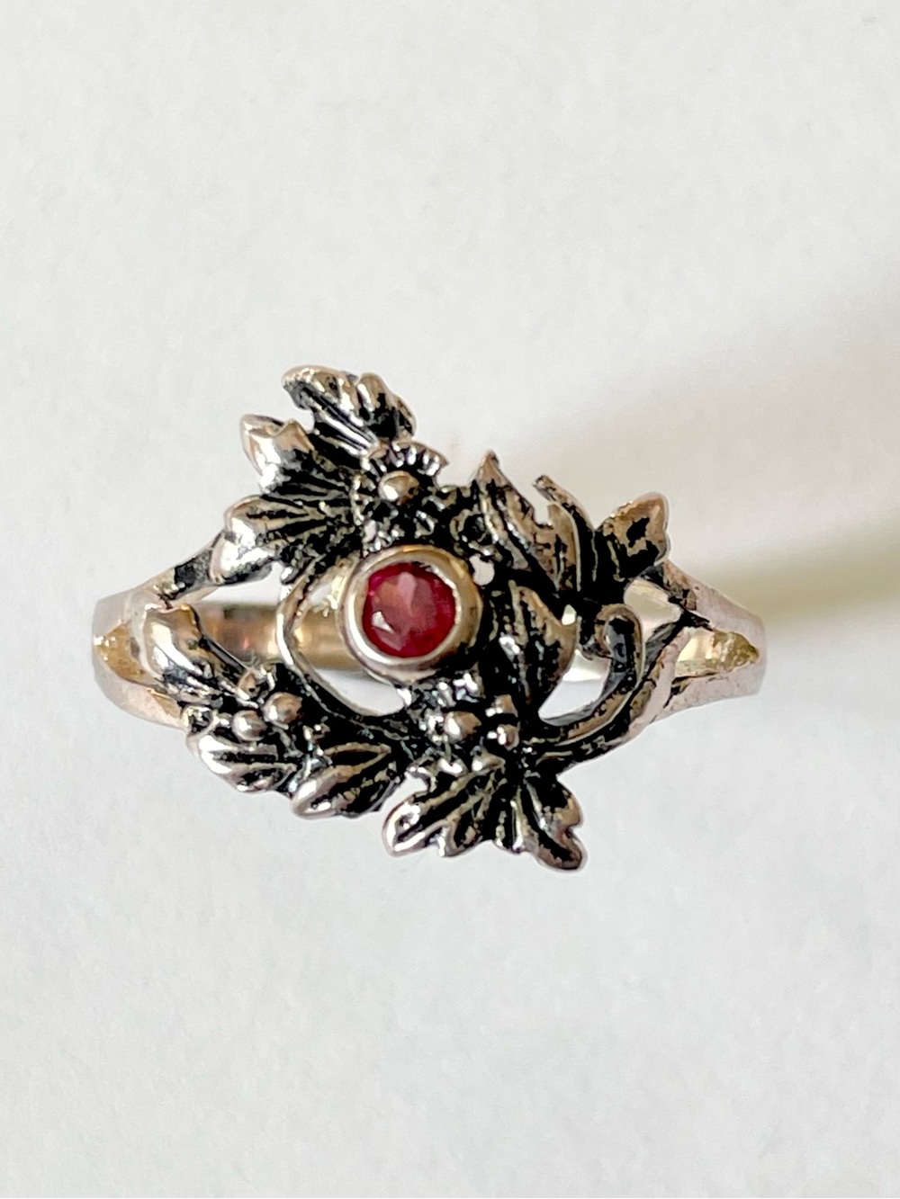 925 Sterling Silver Natural Garnet Floral Ring US: 7,8&9